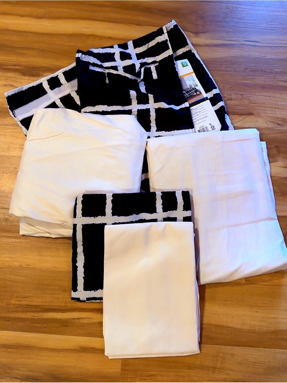 New 6-Piece Queen Sheet Set – Black & White Geometric Print – Complete Bedding